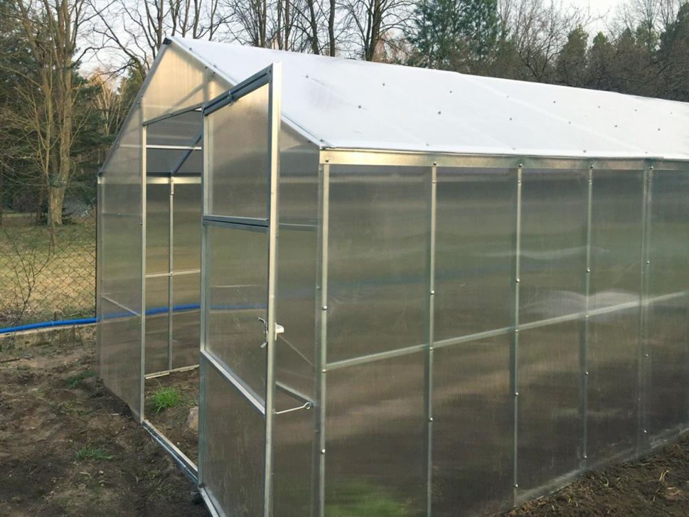 Lato-najlepsza pora kupić najlepszą szklarnie!