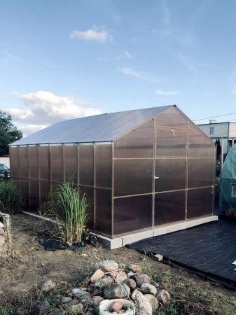 zdjęcie Szklarnia GRACJA z poliwęglanu Zbiory+ 6mm profil 30x20mm ze sklepu maleszklarnie.pl